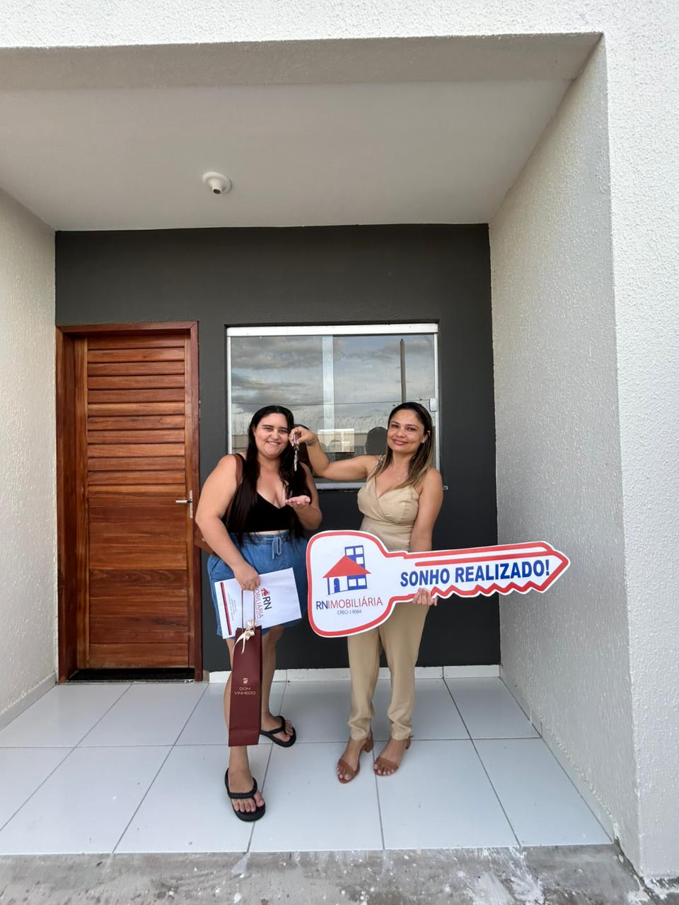 Clientes RN Imobiliária realizando o sonho da casa própria